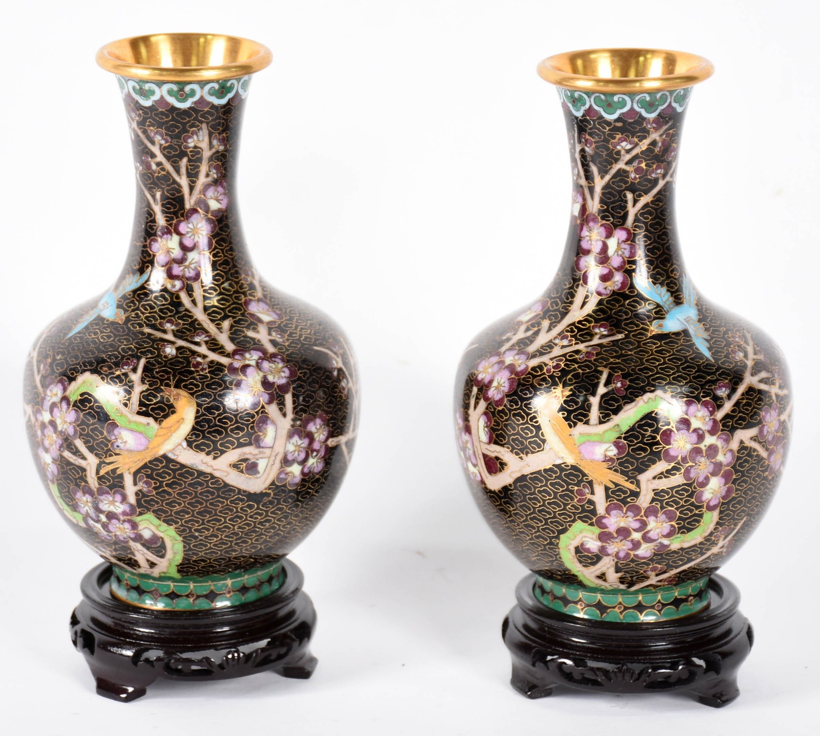 Par de vasos de cloisonné, fundo negro com flores e pássaros em... - foto 1 de 5