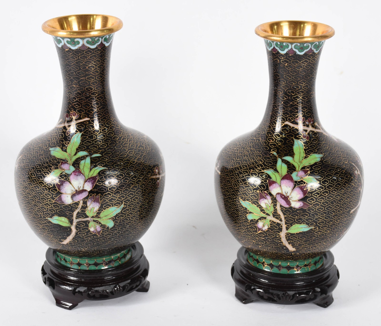 Par de vasos de cloisonné, fundo negro com flores e pássaros em... - foto 3 de 5