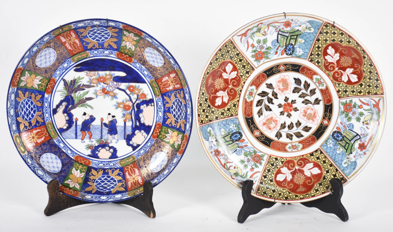 Par de pratos de porcelana oriental, decorados ao gosto Imari. - foto 1 de 2