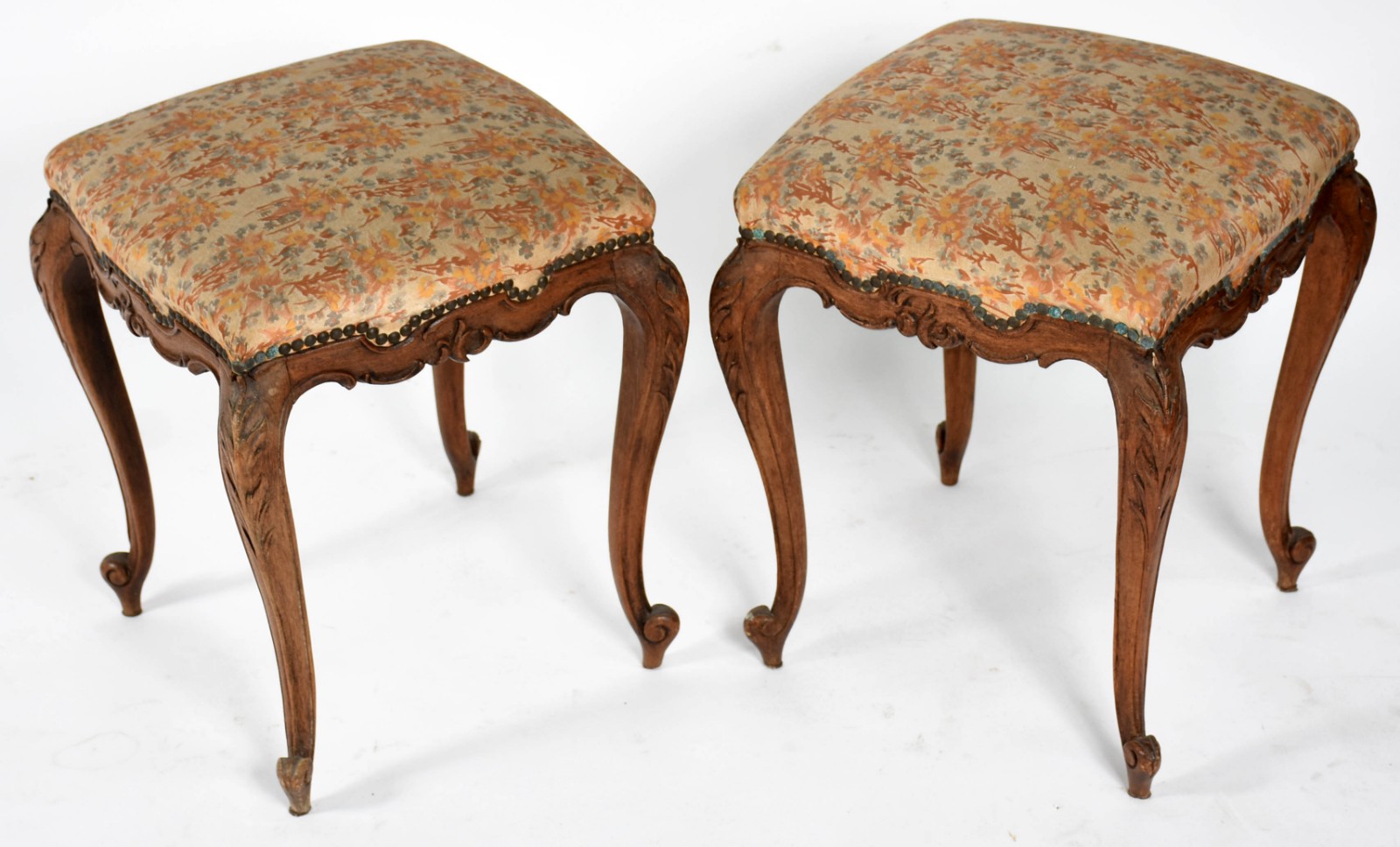 Par de banquetas de madeira nobre, estilo Luis XV, assentos estofados... - foto 3 de 3
