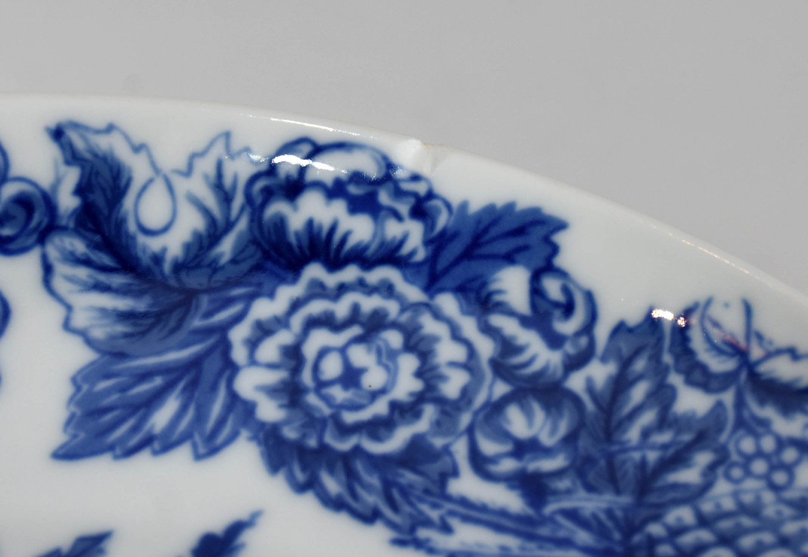 Aparelho de porcelana Schmidt composto por 24 pratos rasos, 24 pratos... - foto 4 de 5