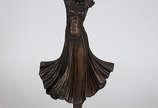 Escultura de bronze representando Dançarina, al... - Escultura de bronze representando Dançarina, altura 54 cm.