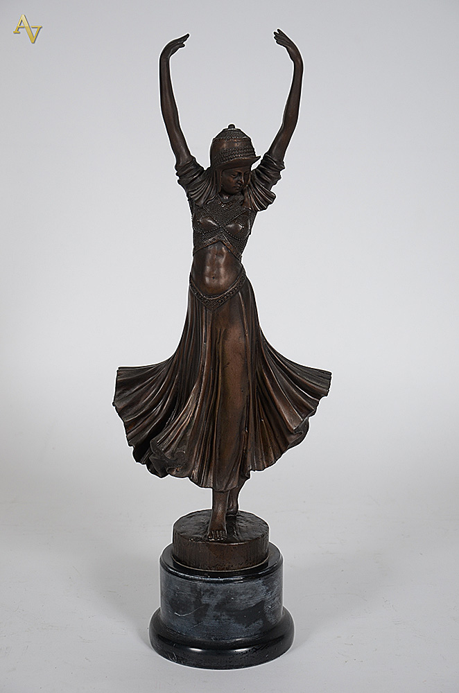 Escultura de bronze representando Dançarina, altura 54 cm. - foto 1 de 3