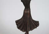 Escultura de bronze representando Dançarina, al... - Escultura de bronze representando Dançarina, altura 54 cm.