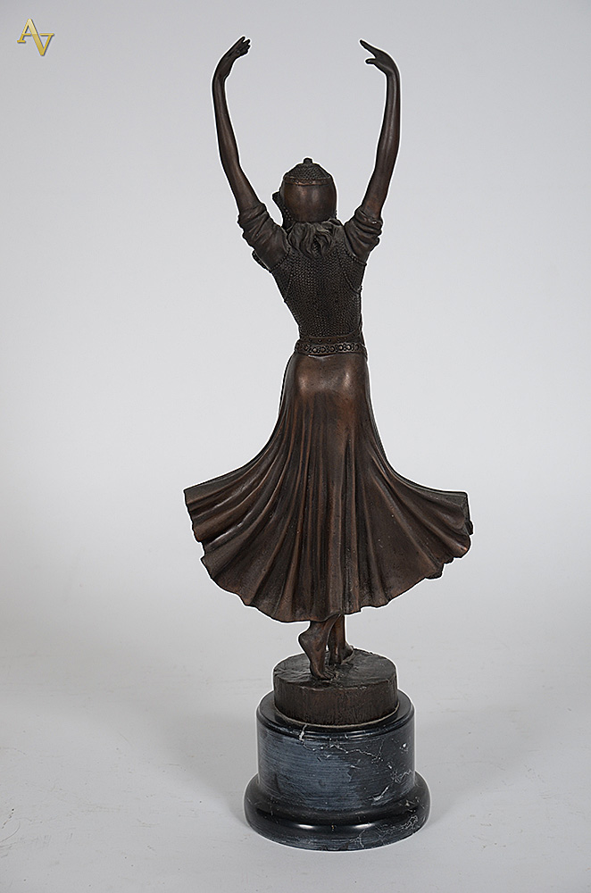 Escultura de bronze representando Dançarina, altura 54 cm. - foto 2 de 3