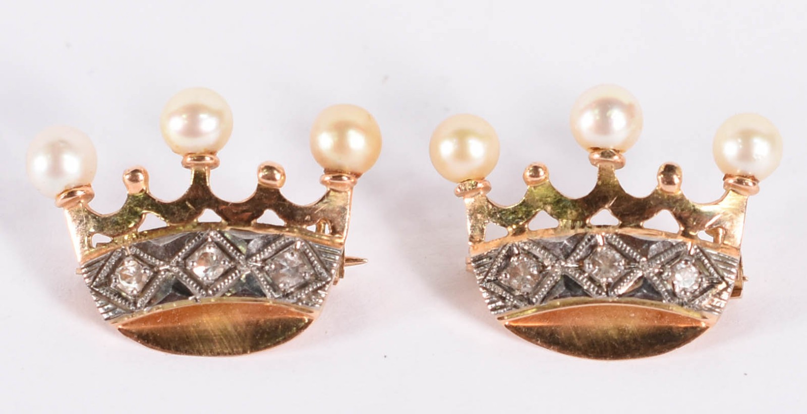 Par de broches feitio coroa de ouro 18 k e pérolas. (por motivos de... - foto 1 de 2