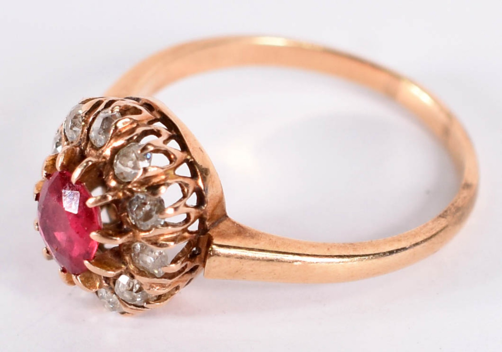 Anel de ouro 18 k com rubilita e brilhantes (por motivos de segurança... - foto 2 de 3