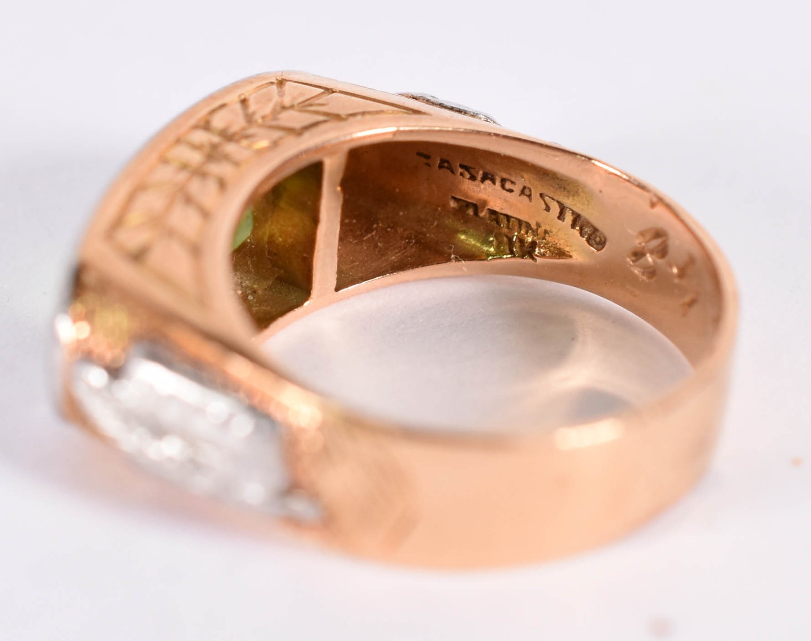 Dois anéis de formatura de ouro 18k com pedras verdes, aro 11(por... - foto 4 de 7