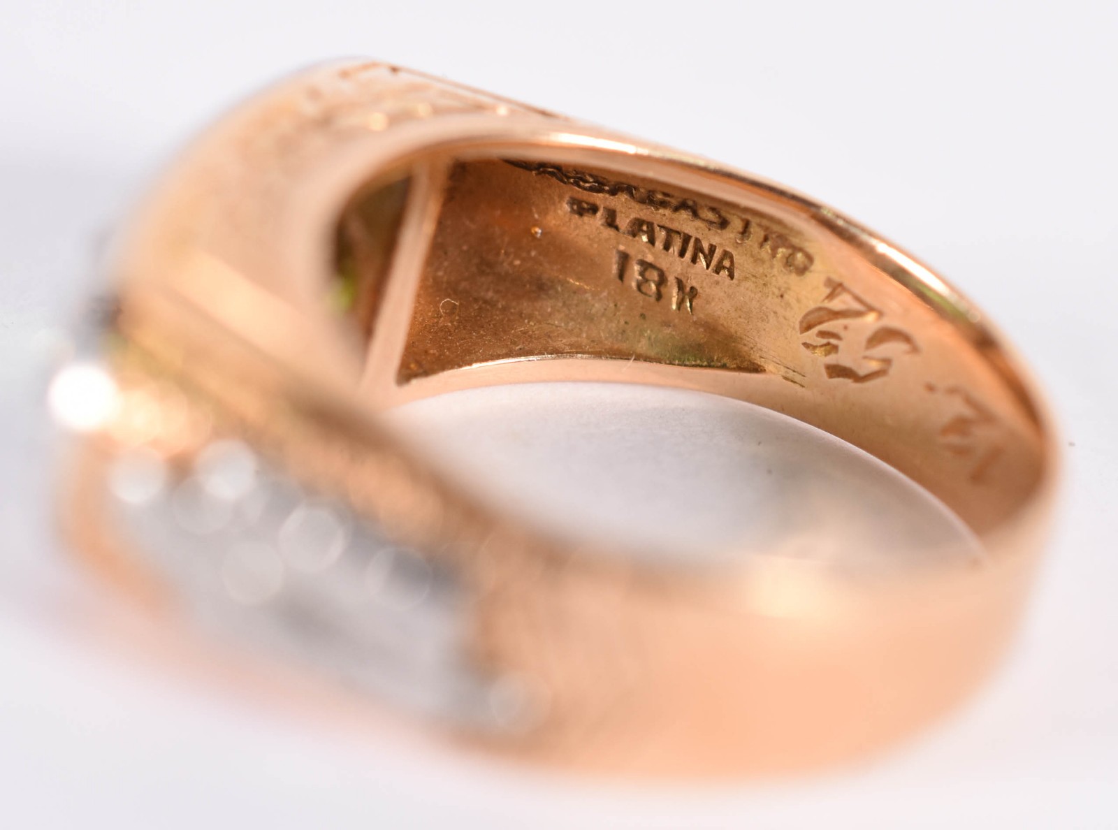 Dois anéis de formatura de ouro 18k com pedras verdes, aro 11(por... - foto 5 de 7
