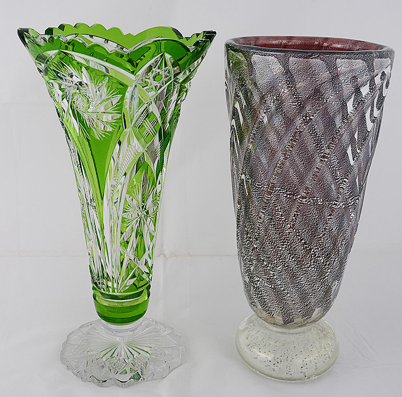 Dois vasos sendo um de murano com pó de prata e outro de cristal... - foto 1 de 4