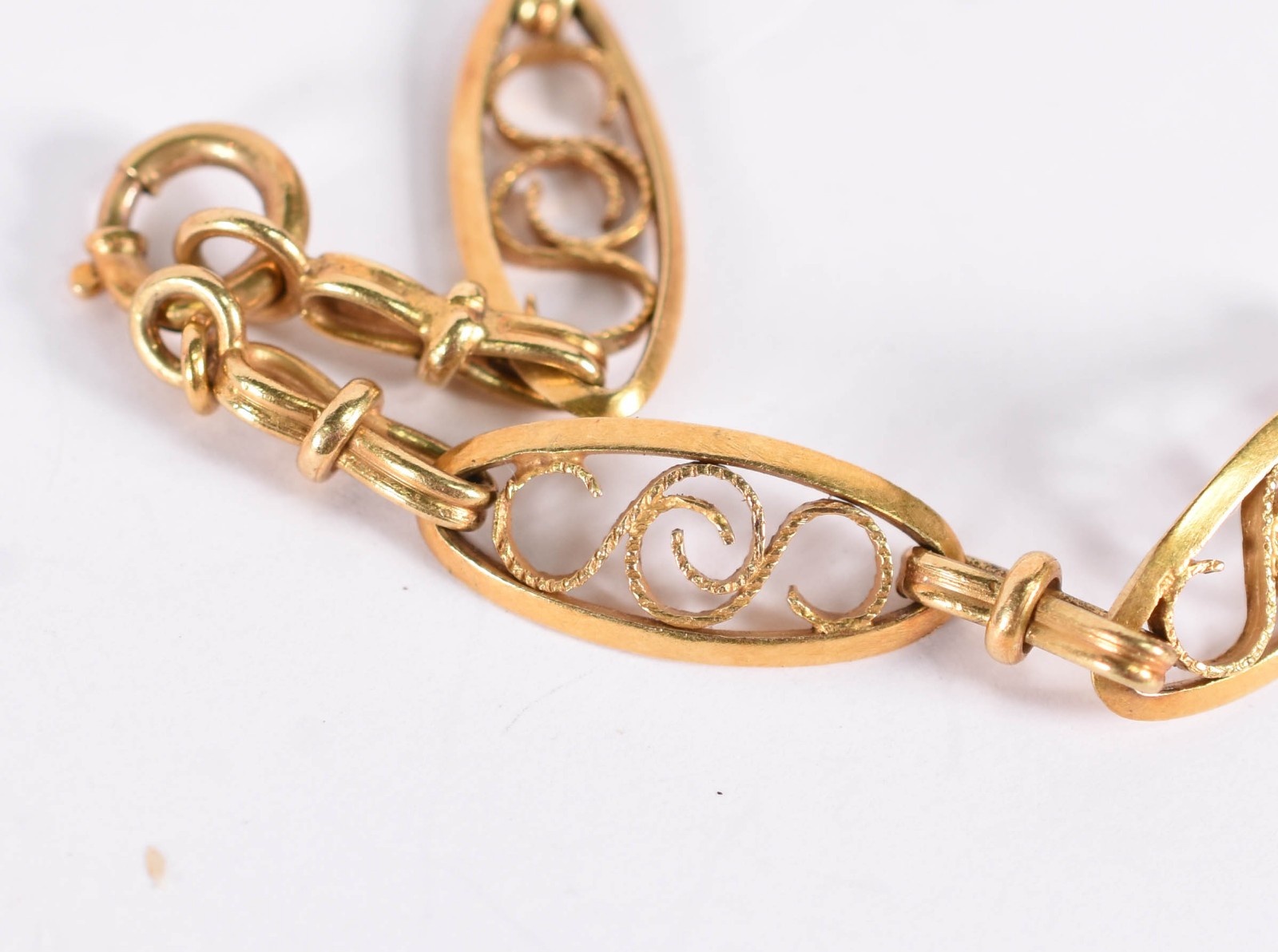 Quatro pulseiras e 1 corrente de ouro 18 k (por motivos de segurança... - foto 4 de 5
