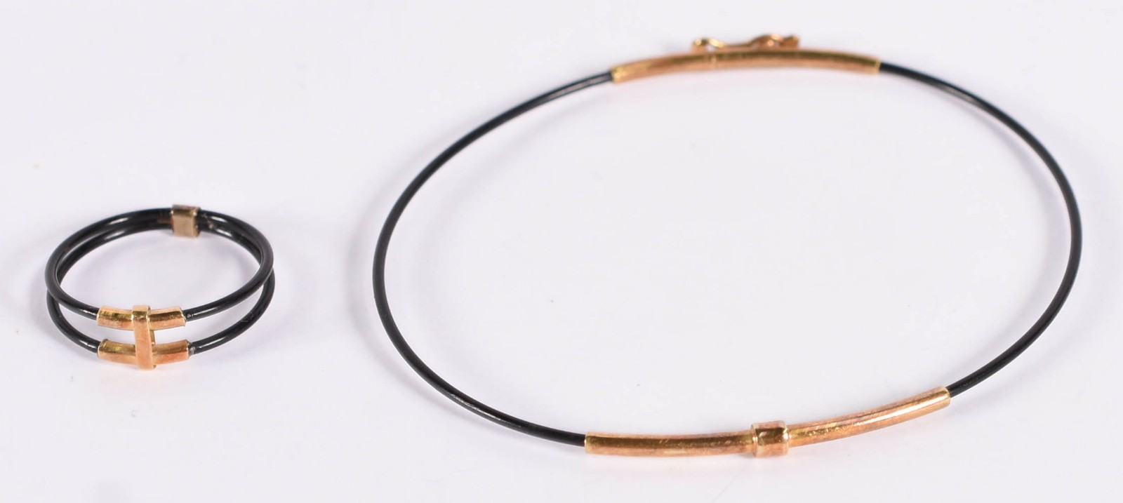 Pulseira e anel rabo de elefante (por motivos de segurança a peça não... - foto 1 de 3