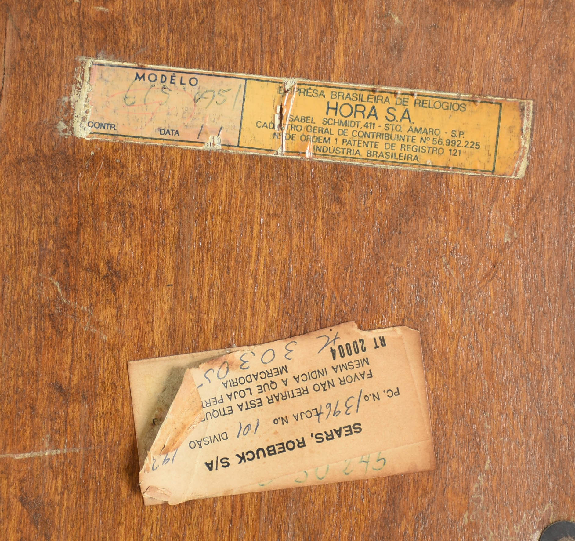 Relógio SILCO com caixa de madeira (máquina funcionando, não bate... - foto 4 de 4