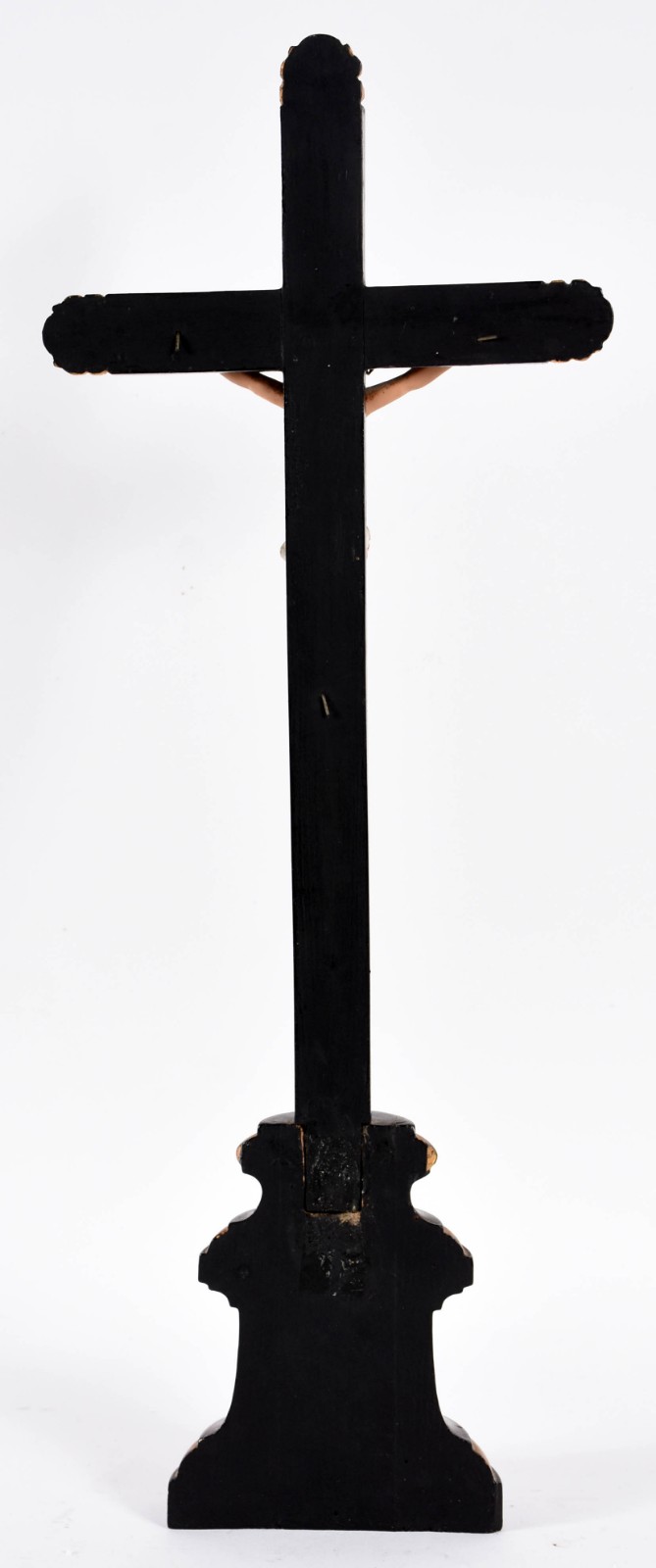 Crucifixo na cor preta com realces dourados e figura de Cristo de... - foto 3 de 3