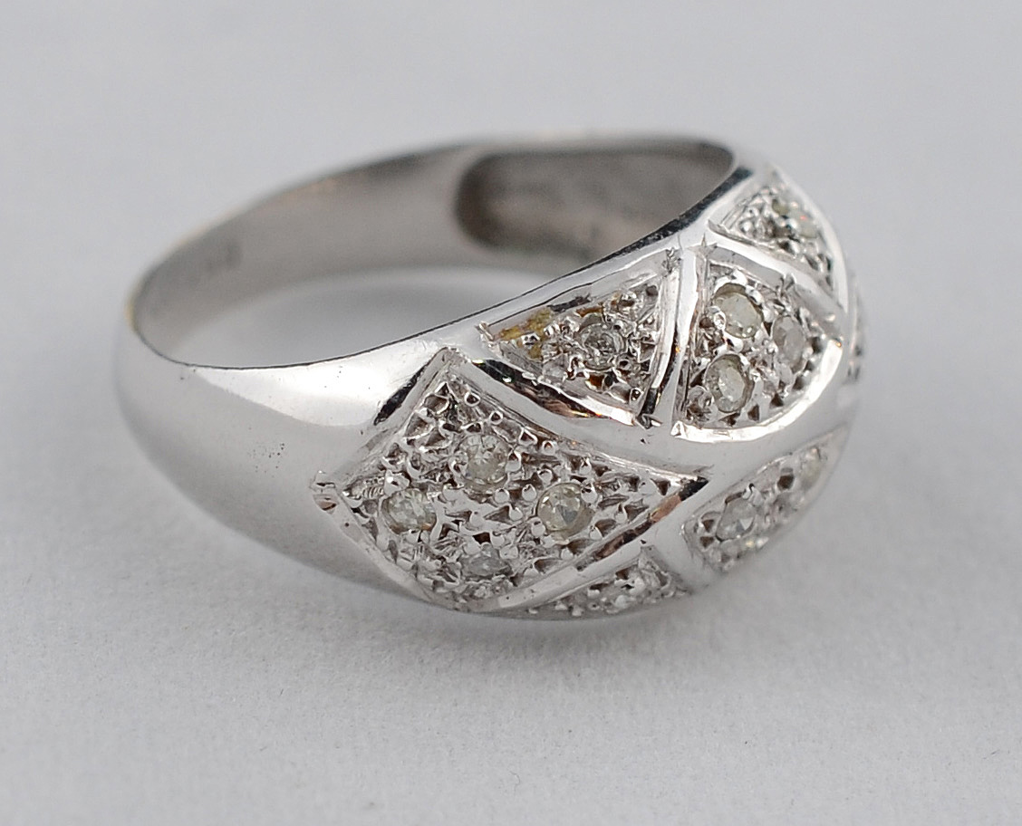 Anel de ouro branco 18 k e pavê de brilhantes - 4,1 g - aro 17 - foto 2 de 2