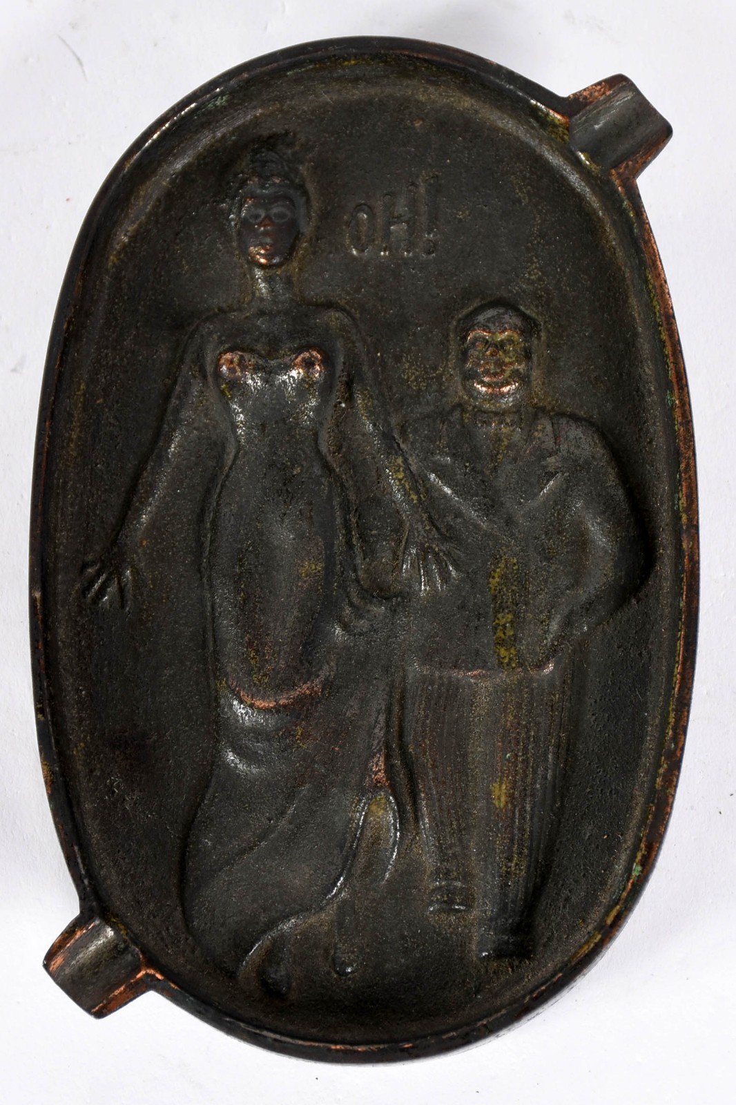 Três peças de bronze sendo duas estatuetas representando meninos com... - foto 3 de 7