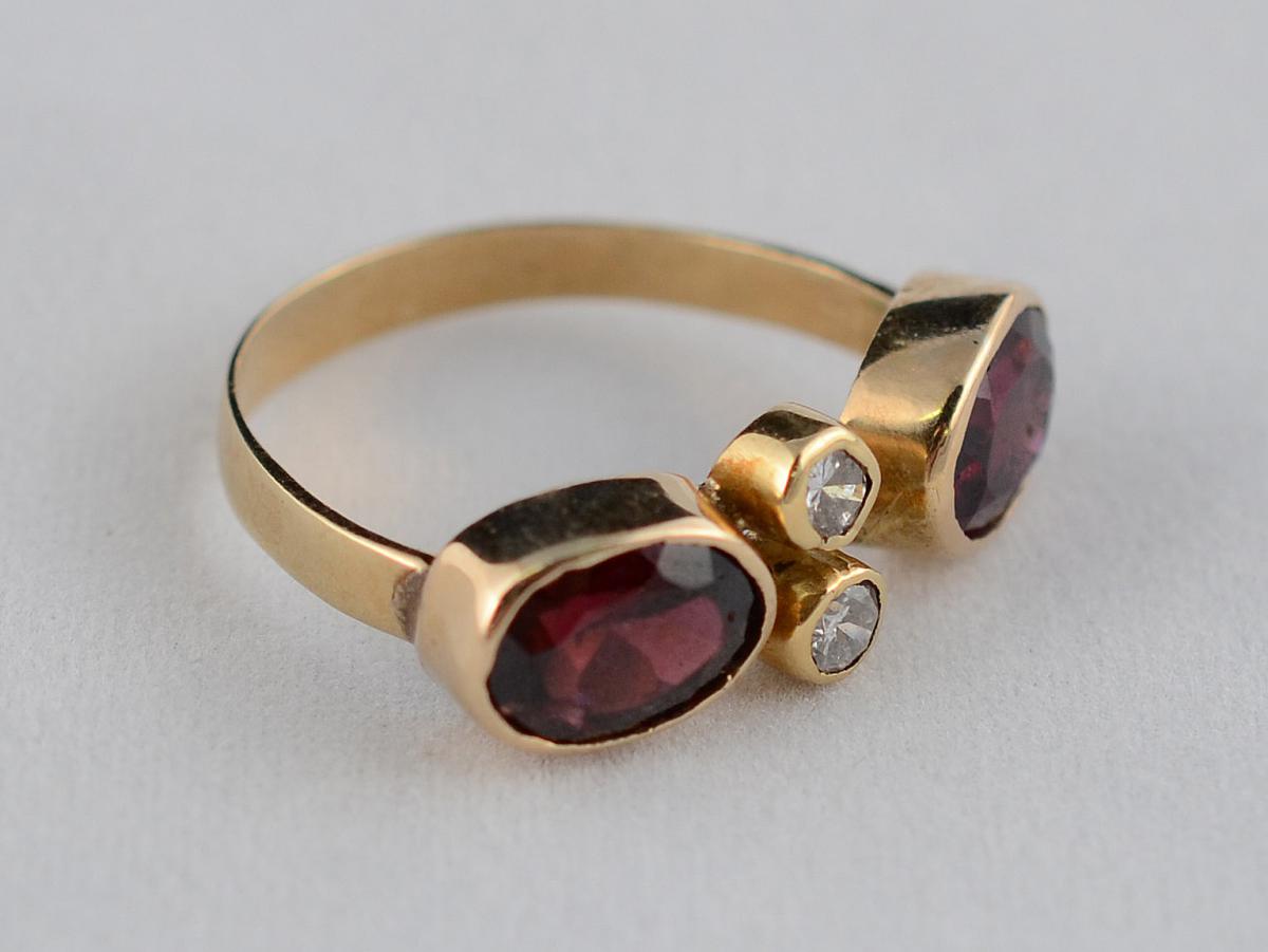 Anel de ouro 18 k com duas rubelitas e dois brilhantes - 3,5 g - Aro... - foto 2 de 2