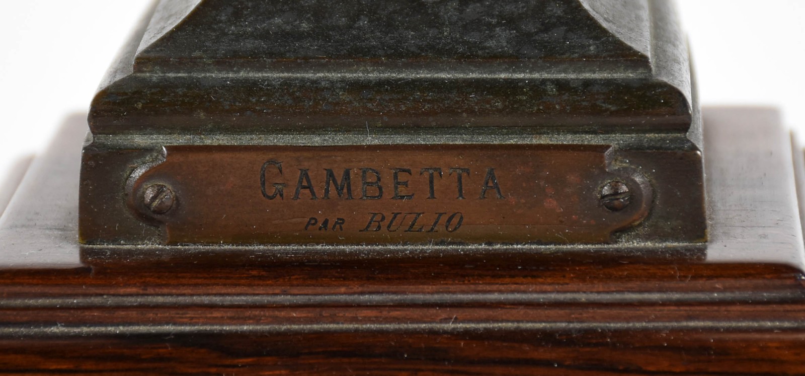 Busto de bronze "GAMBETTA". Assinado, com base de madeira. - foto 4 de 5