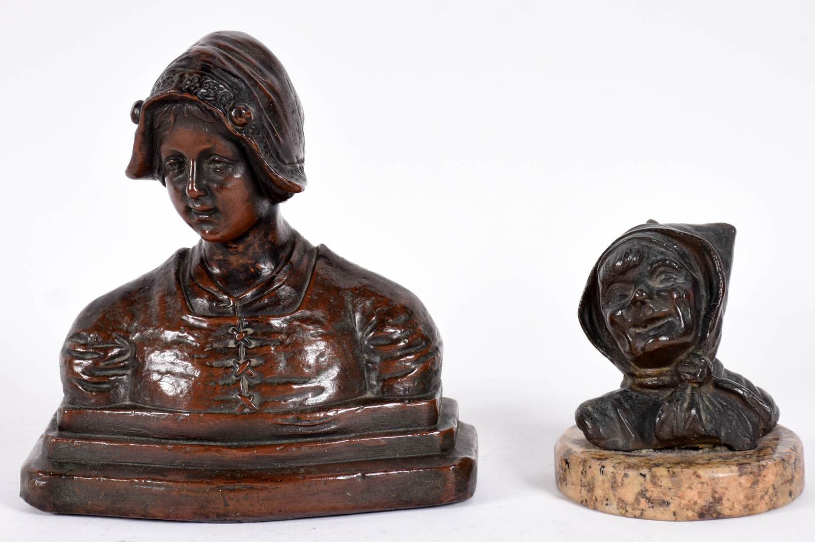 Duas estatuetas de petit bronze sendo, busto de camponesa e outra... - foto 1 de 6