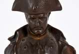 Estatueta de bronze representando Napoleão, bas... - Estatueta de bronze representando Napoleão, base de mármore (quebrada e colada)