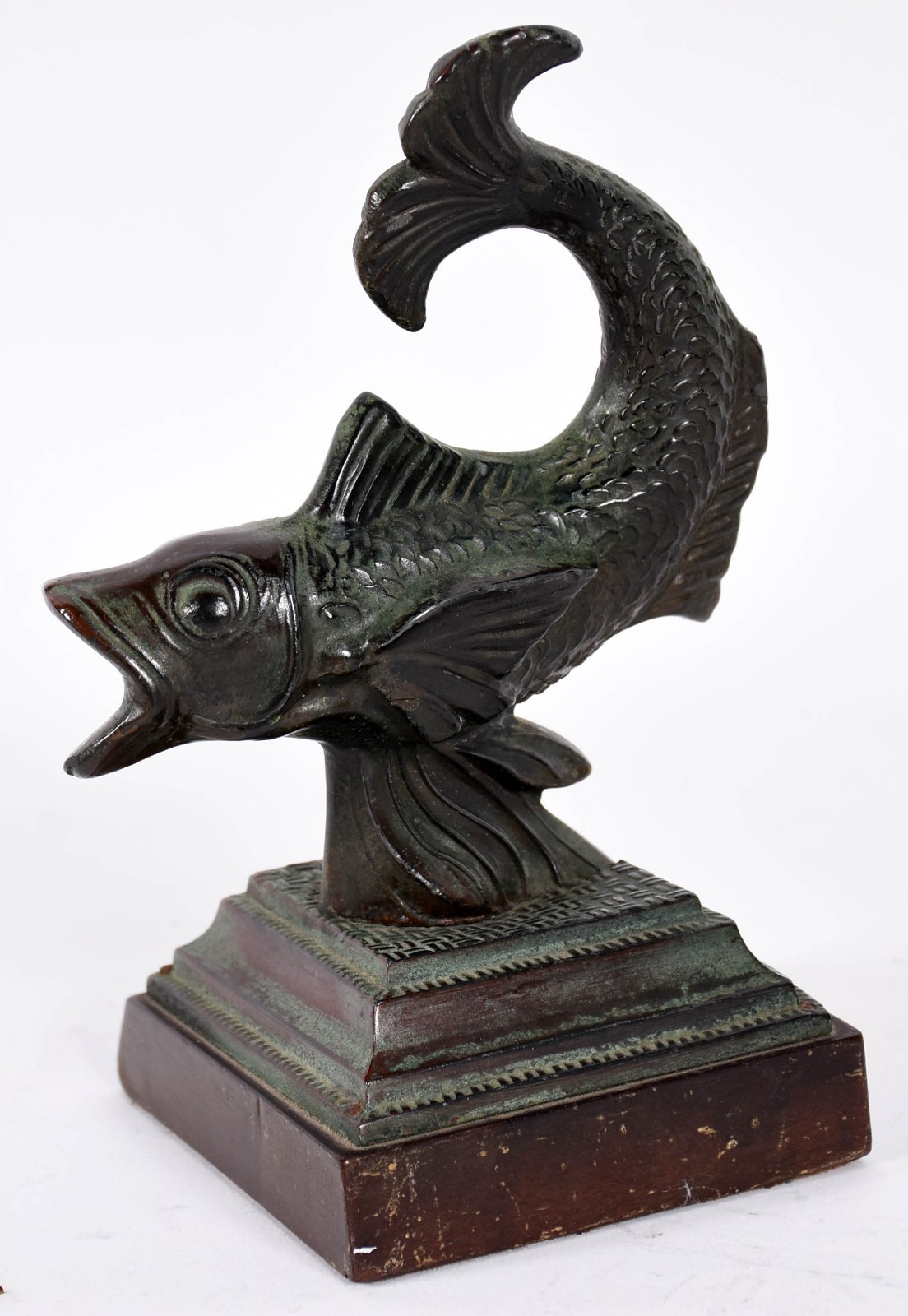 Três estatuetas de bronze representando animais sendo pomba, peixe e... - foto 5 de 7
