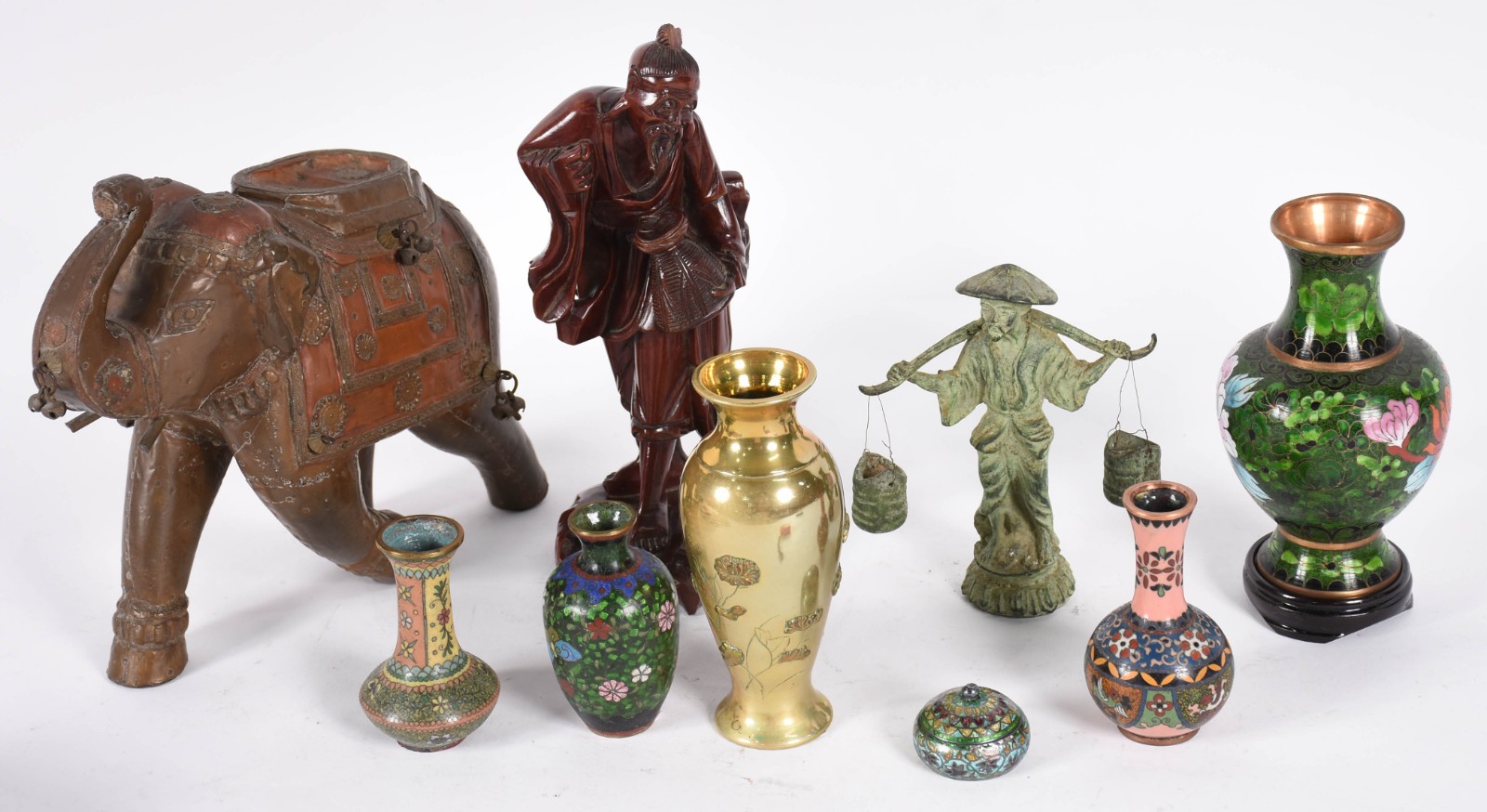 Nove peças orientas sendo, cinco vasos com flores e 1 estatueta... - foto 1 de 5