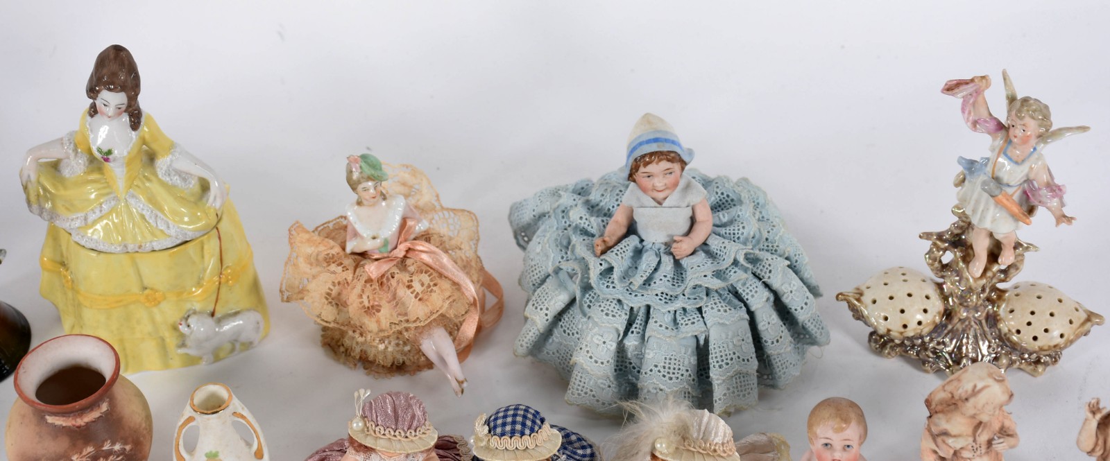 Dezenove peças de biscuit policromado, diversas procedências. - foto 4 de 11