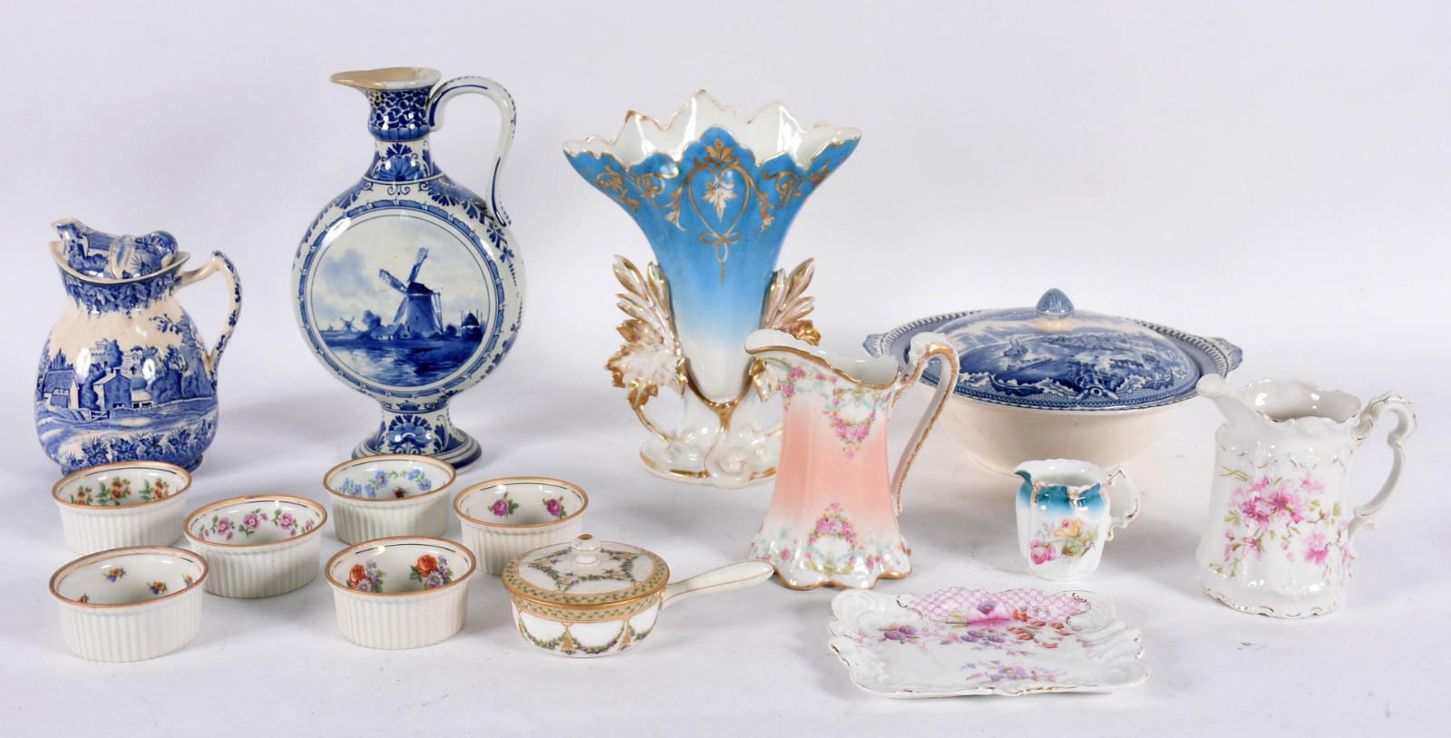 Diversas peças de porcelana, sendo vaso Velho Paris(com pequeno... - foto 1 de 10