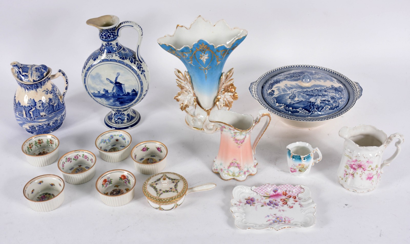 Diversas peças de porcelana, sendo vaso Velho Paris(com pequeno... - foto 2 de 10