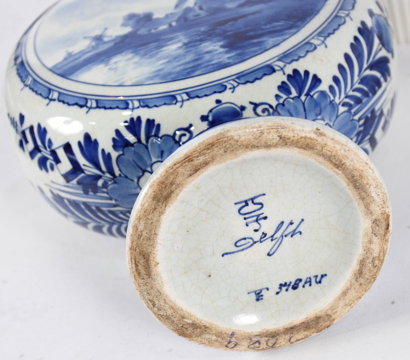 Diversas peças de porcelana, sendo vaso Velho Paris(com pequeno... - foto 5 de 10