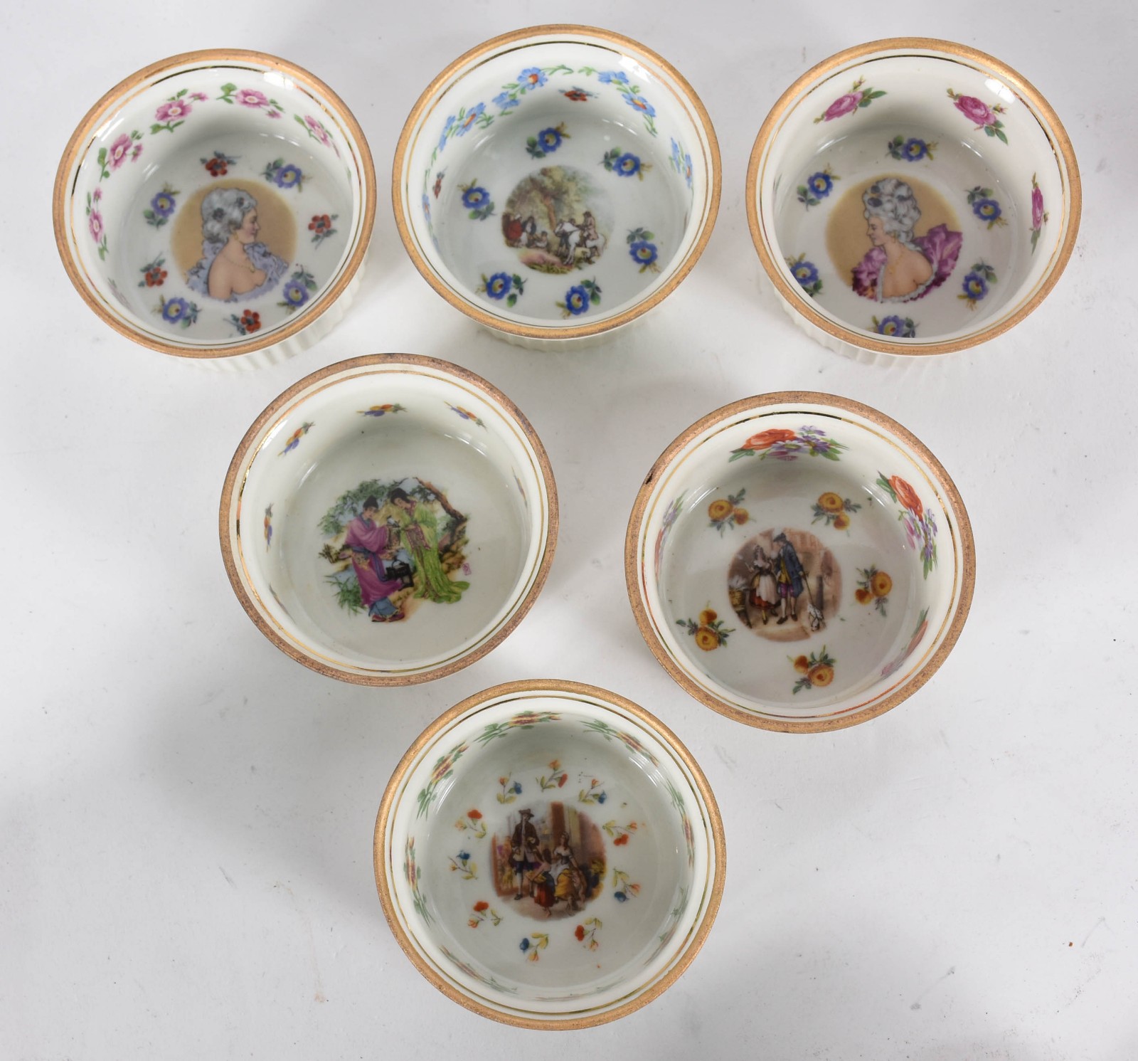 Diversas peças de porcelana, sendo vaso Velho Paris(com pequeno... - foto 8 de 10