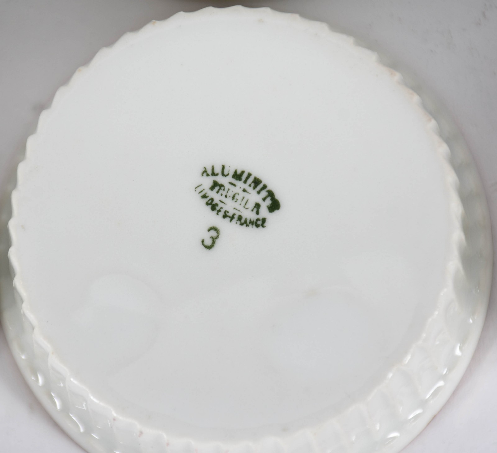 Diversas peças de porcelana, sendo vaso Velho Paris(com pequeno... - foto 10 de 10