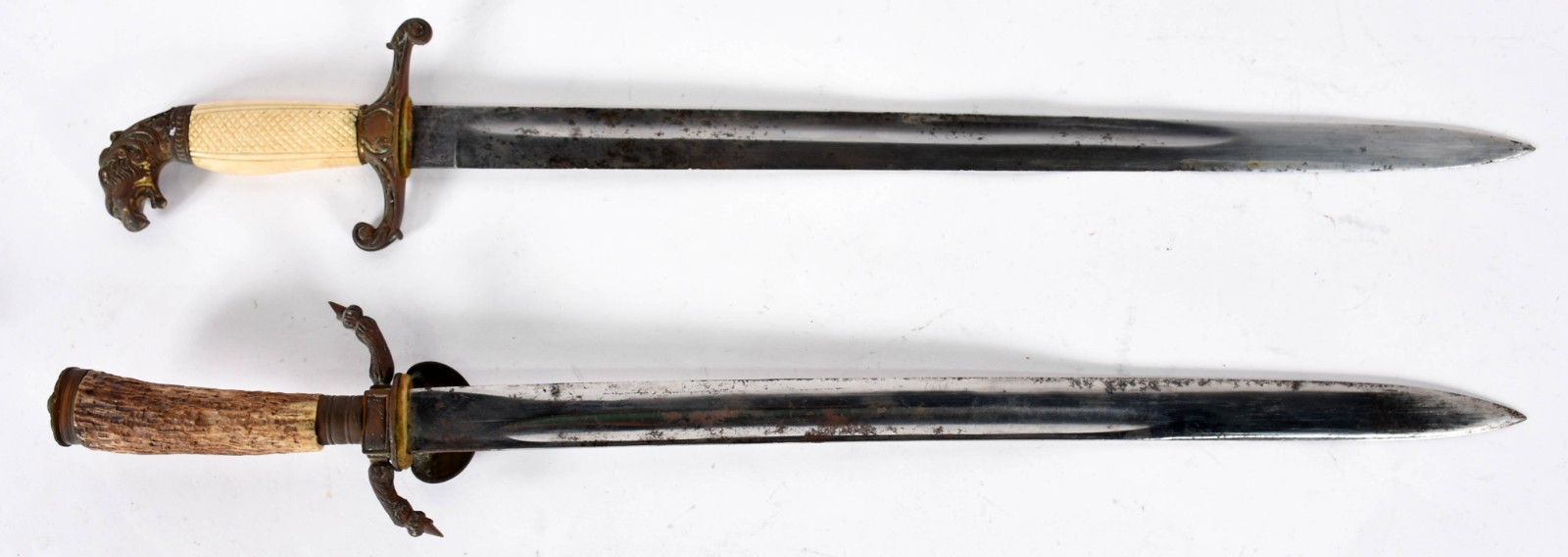 Duas antigas espadas de caça com cabos trabalhados. - foto 4 de 6