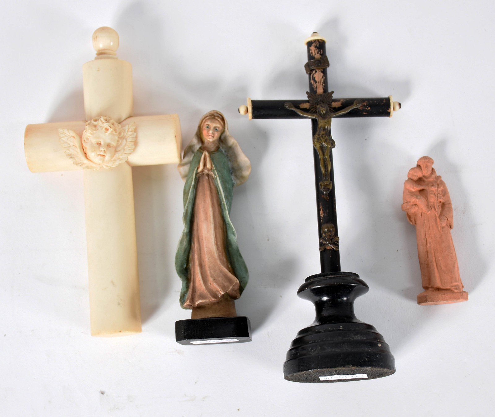 Diversas peças sacras sendo, 2 missais, 1 placa com figura de Nossa... - foto 3 de 9