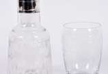 Verre d'eau com presentoir de cristal frances c... - Verre d'eau com presentoir de cristal frances com detalhes em prata de lei. Copo adaptado.
