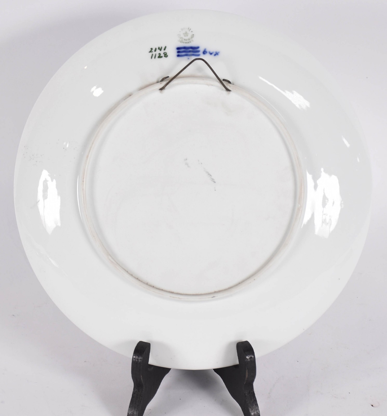 Prato de porcelana dinamarquesa com barco em policromia. - foto 2 de 3