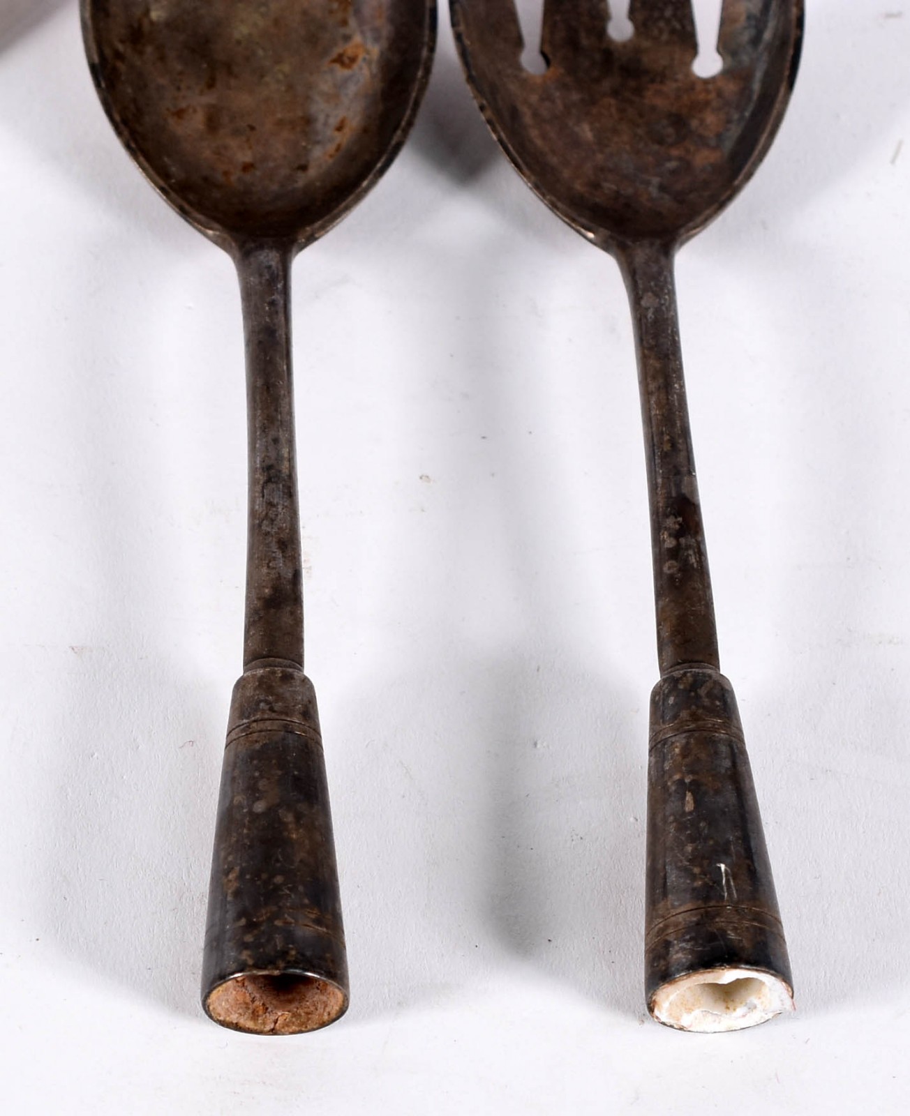 Vinte e um talheres diversos de metal prateado, diversos modelos e... - foto 2 de 7