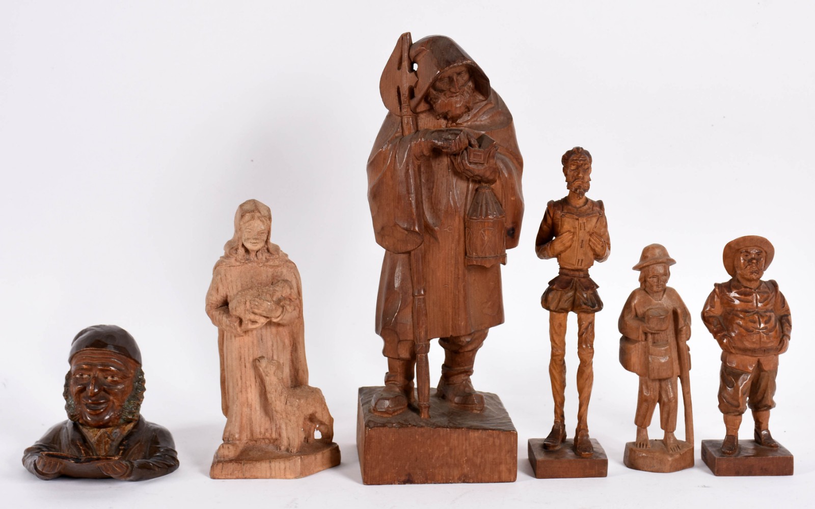 Diversas peças sendo, 5 estatuetas de madeira entalhada e tinteiro. - foto 1 de 8