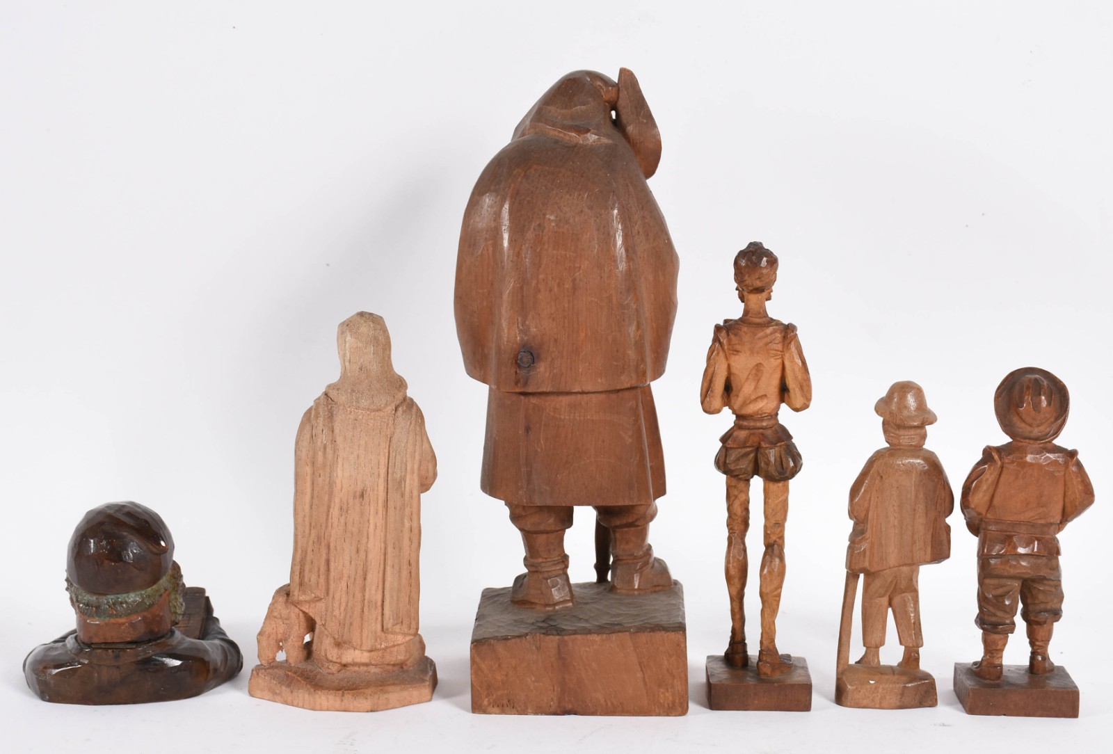 Diversas peças sendo, 5 estatuetas de madeira entalhada e tinteiro. - foto 7 de 8