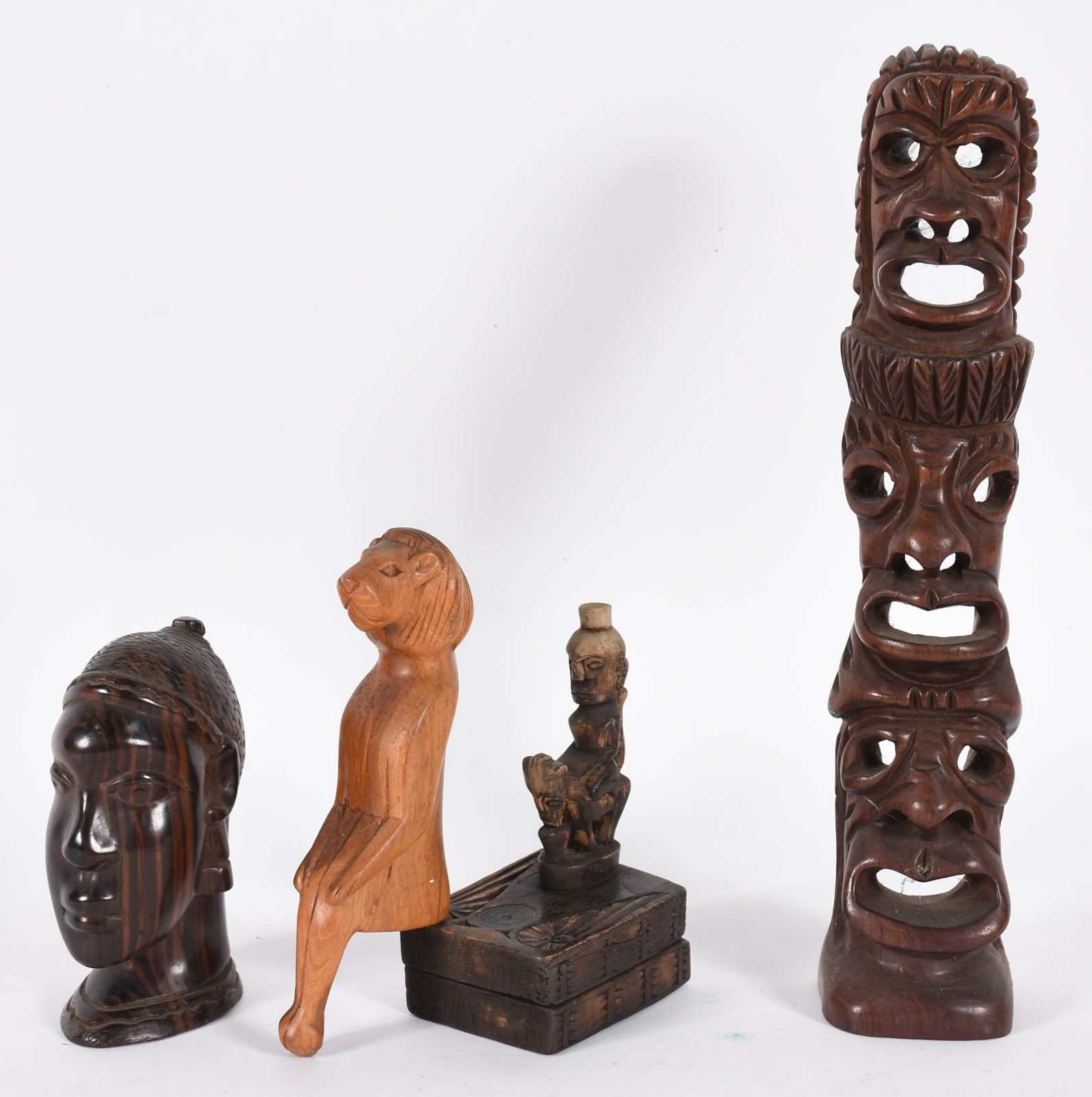 Quatro peças diversas de madeira "africanas". - foto 1 de 10