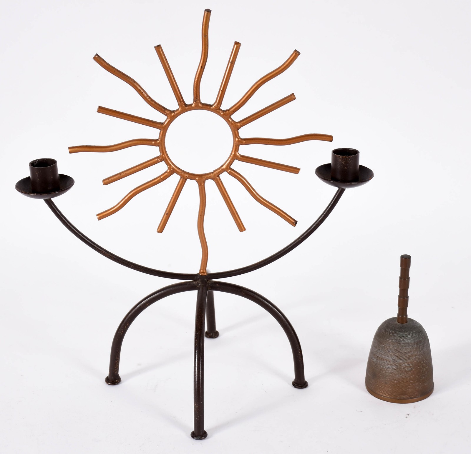 Candelabro para duas luzes peruano e sineta de metal. - foto 1 de 3