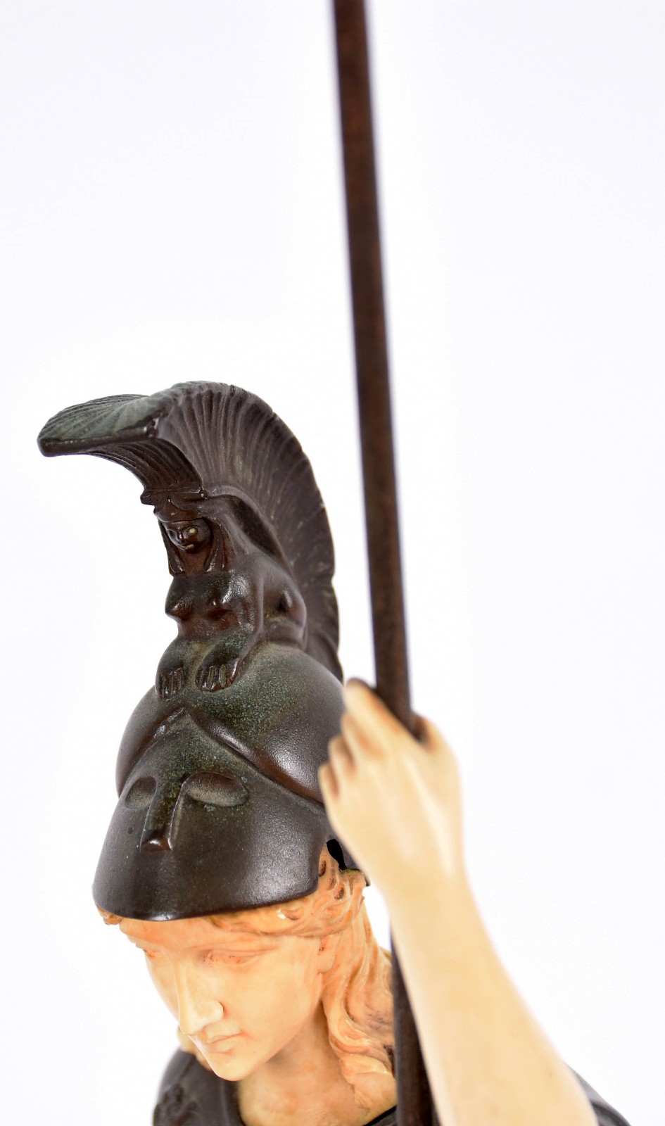 JAEGER - Escultura de bronze e marfim representando guerreira com... - foto 4 de 5