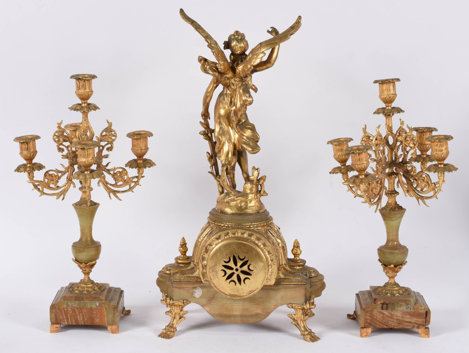 Terno de metal dourado com relógio e par de candelabros para cinco... - foto 7 de 9