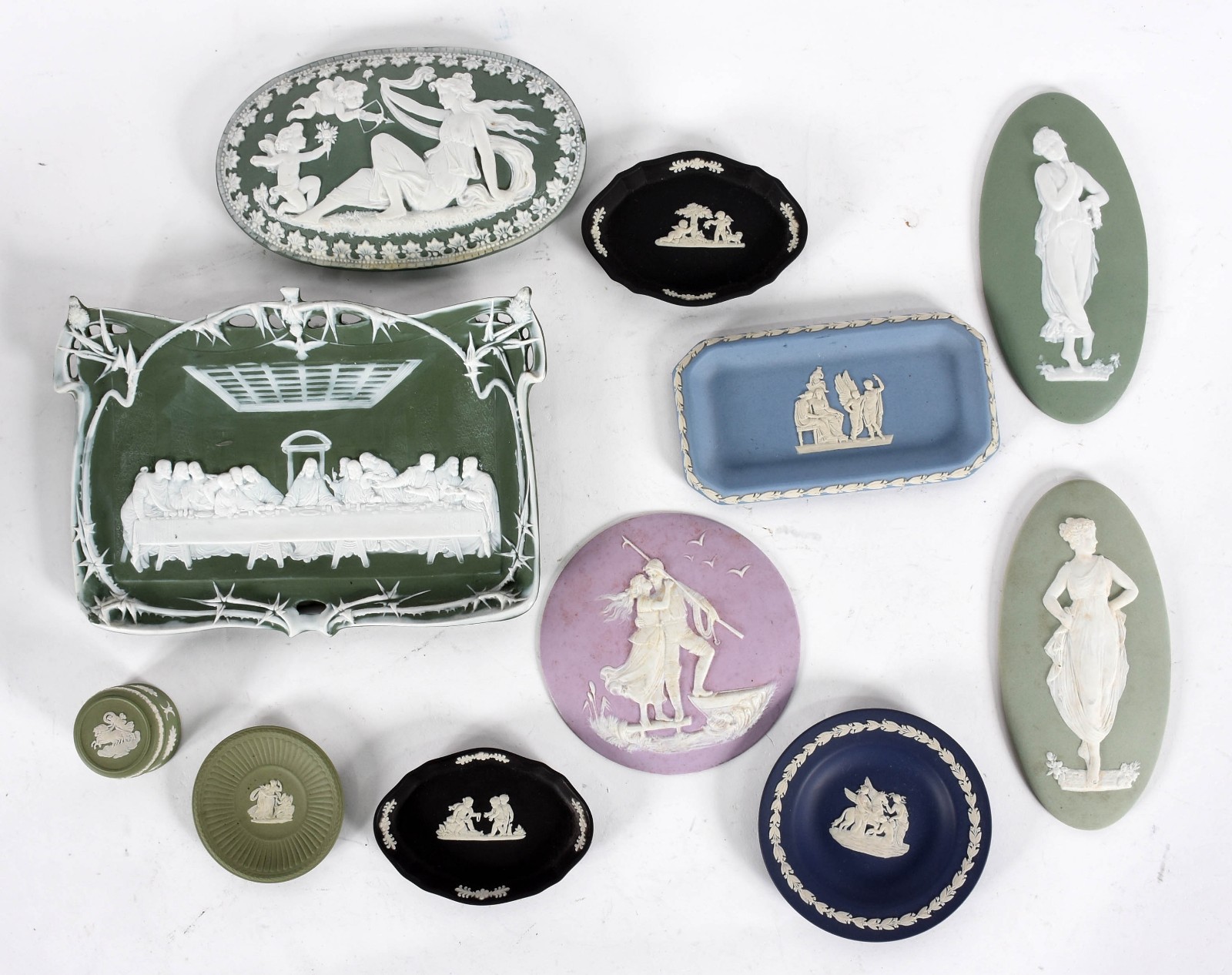 Treze peça de porcelana inglesa WEDGWOOD, de diferentes formatos e... - foto 4 de 6