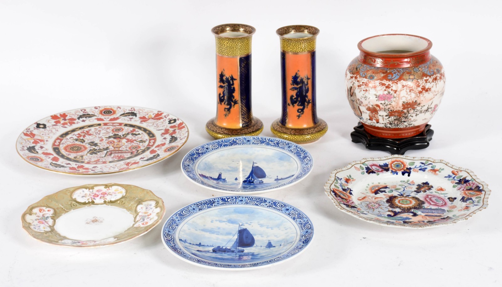 Diversas peças de porcelana sendo, 5 pratos, 1 cachepot oriental e 2... - foto 1 de 8