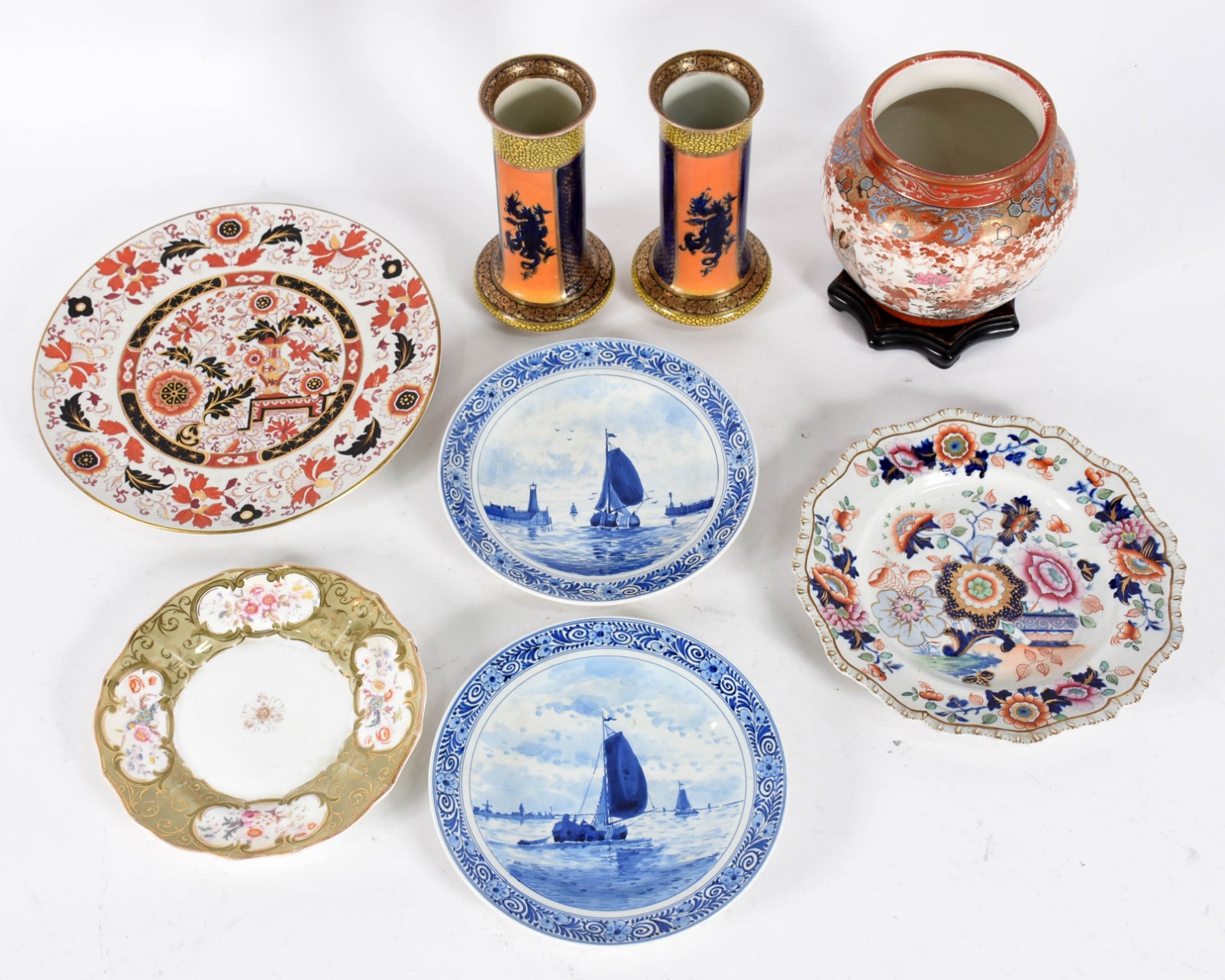 Diversas peças de porcelana sendo, 5 pratos, 1 cachepot oriental e 2... - foto 2 de 8