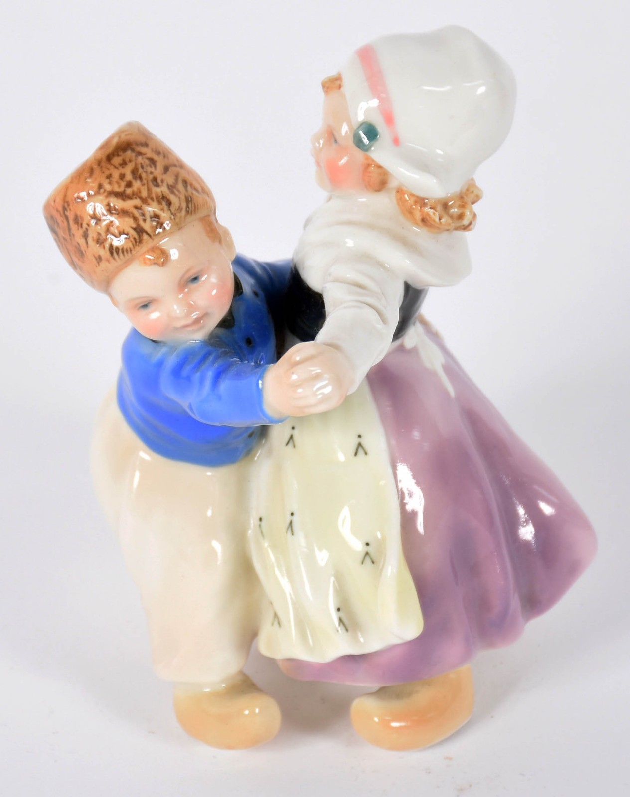 Estatueta de porcelana europeia ENS policromada representando casal... - foto 3 de 4