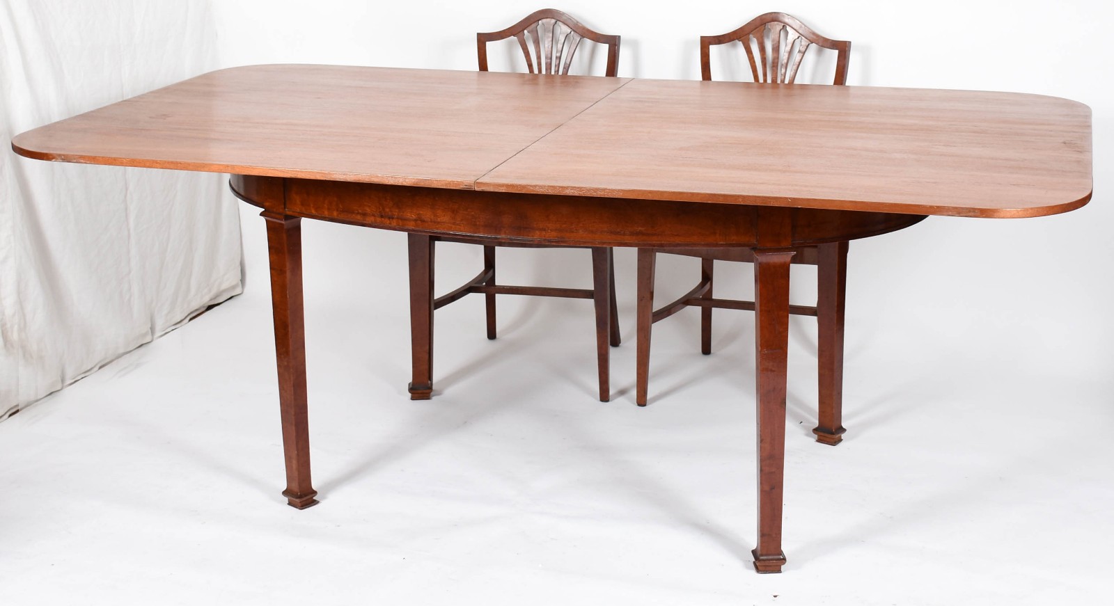 Mesa de jantar inglesa de madeira nobre (rádica) feitio oval, base... - foto 6 de 9