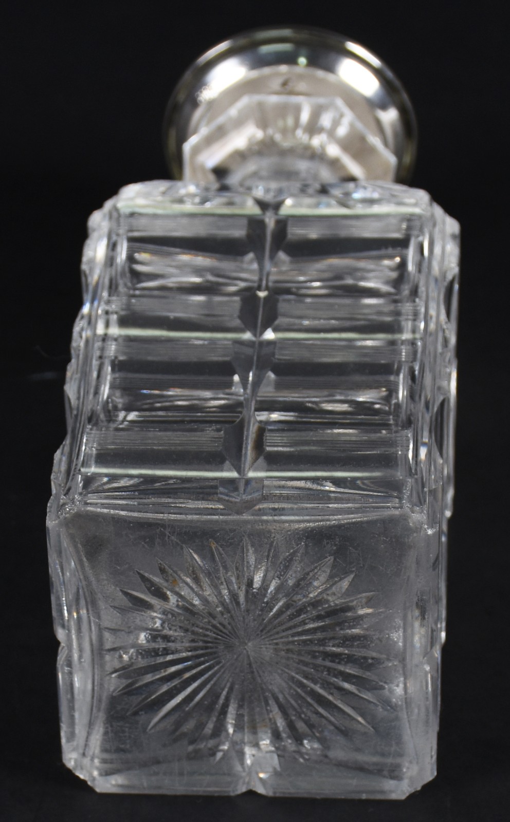 Garrafa de cristal lapidado com tampa de prata (tampa com parte... - foto 3 de 5