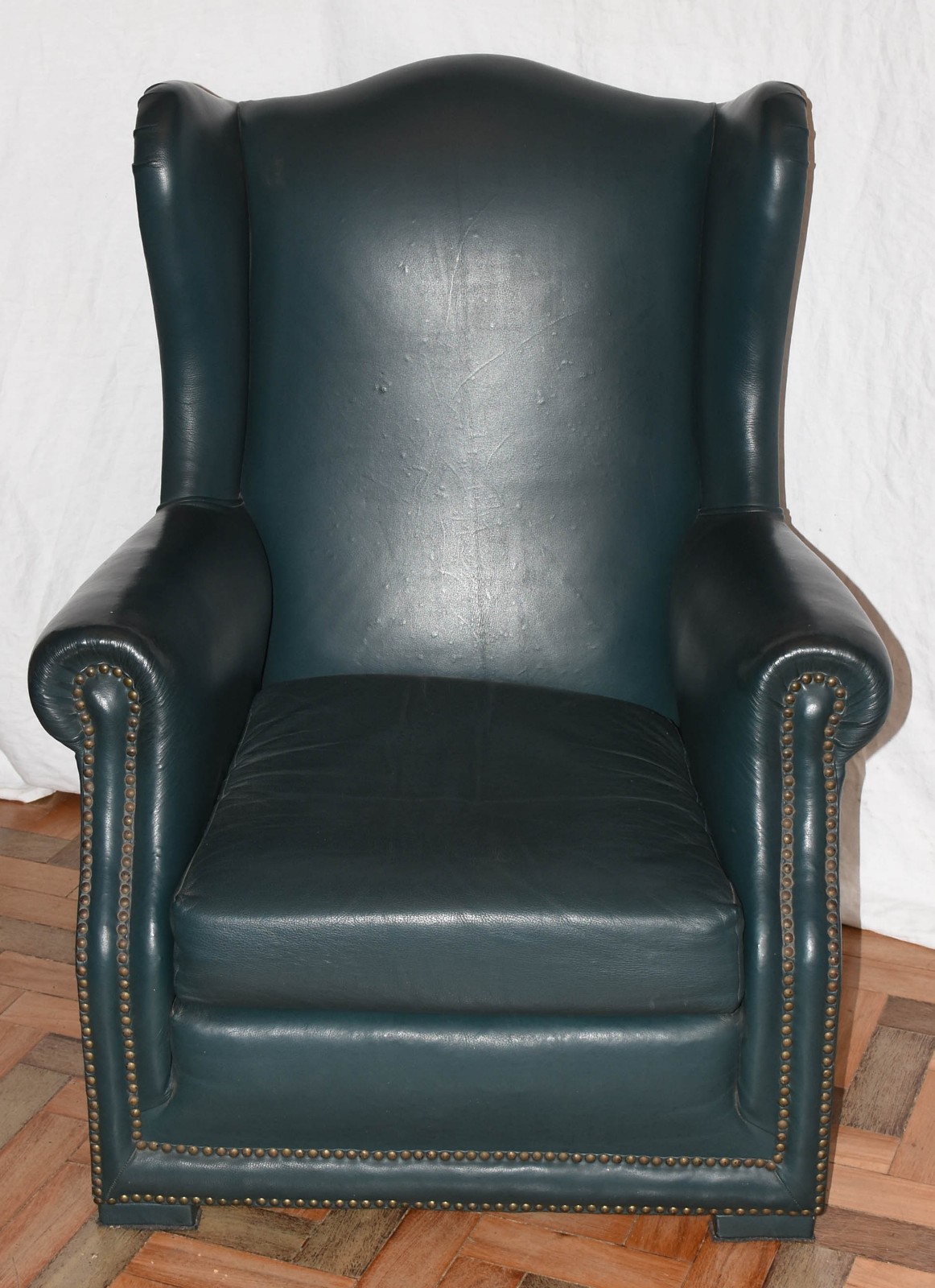 Bergere de curvim verde com tacheados. (Retirada em apartamento no... - foto 1 de 4